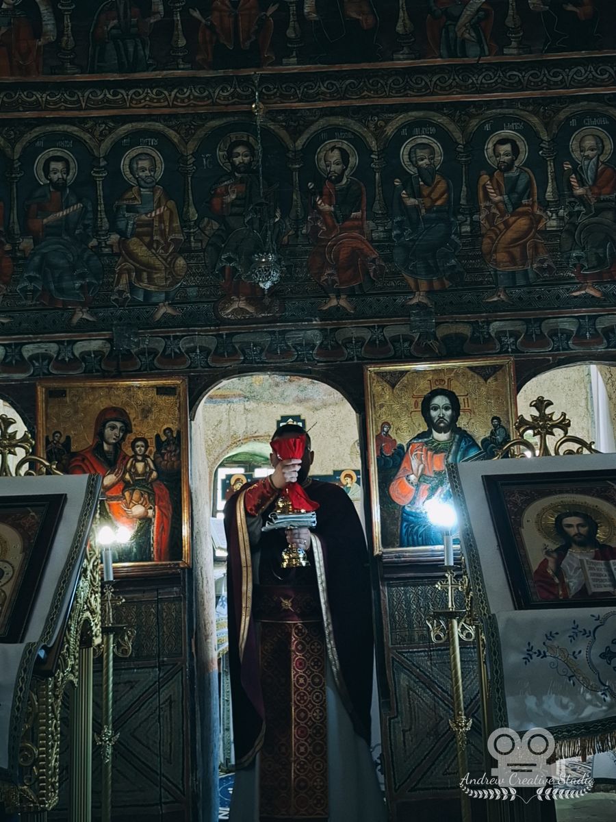 Preot la altar, fotografie de eveniment